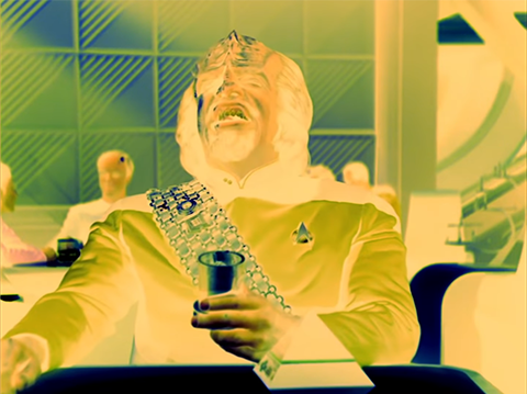 Star Trek: Acid Party. Worf lacht.